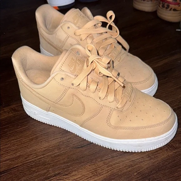 Nike Beige Low-Top Sneakers - Picture 1 of 1